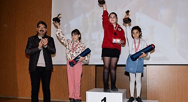 Geleceğin satranç ustaları ödüllerine kavuştu