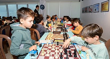 İzmir Karabağlar'dan Başöğretmen Atatürk Turnuvası