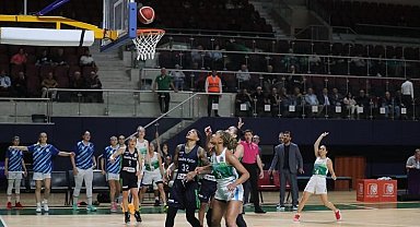 İzmit'in Perileri zirve takibini sürdürdü