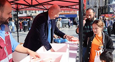 İzmit'te Ata'nın sevdiği yemekleri ikram edildi