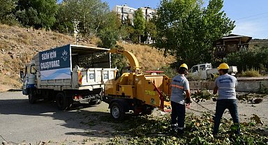Karabağlar'da budanan dallar gübreye dönüşüyor