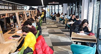 Kayseri Talas'ta 515 bin kişi Uyumayan Kütüphane'de