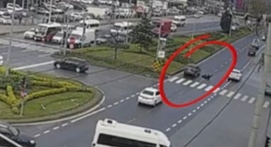 Kırmızı ışıkta yolun karşısına geçti... Olan oldu!