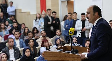 Konya'da Başkan Altay fakültelilerle buluştu
