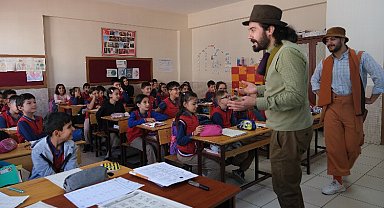Konya'da 'çat kapı' sınıf tiyatrosu