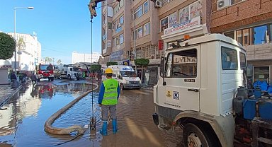 KOSKİ, Hatay'da deniz taşkınına müdahale etti