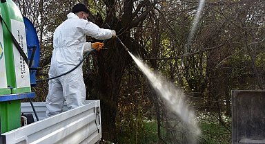 Malatya'da konteyner kentlerde ilaçlama sürüyor