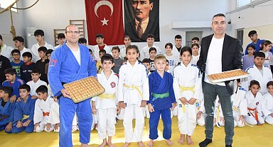 Manisalı judoculara baklava dopingli ziyaret