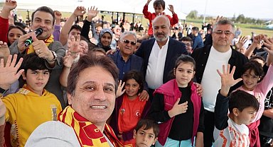 Memduh Büyükkılıç'a gençlerden sevgi seli