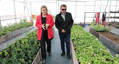 Nebil Özgentürk'ü İzmit'in Yaşam Bahçesi'nde hayran kaldı