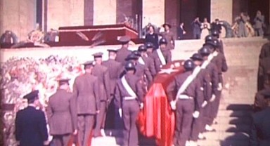 Renkli görüntüleri ortaya çıktı! Atatürk'ün naaşının Anıtkabir'e nakledildiği o anlar..