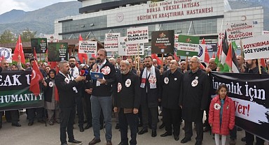 Sağlık çalışanları Gazze için siyah önlük giydi