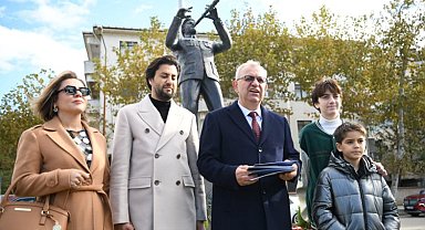 Serkan Çağrı, Keşan'da heykeli ile onurlandırıldı