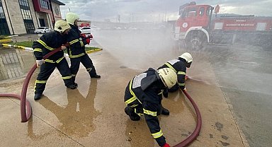 Acil durum ekiplerine Kocaeli İtfaiyesi'nden eğitim