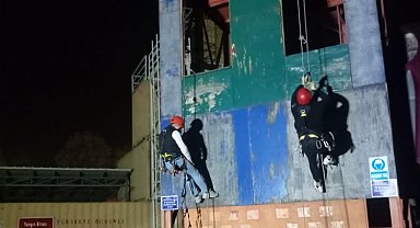 Afet gönüllüleri Kocaeli İtfaiyesi ile tecrübeleniyor