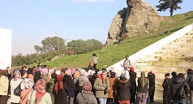 Alaşehirli kadınlar Manisa'yı gezdi