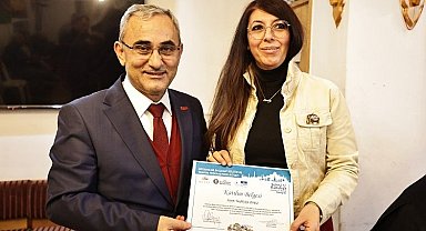 Alim Işık Sanat Konağı'nda sertifika dağıttı