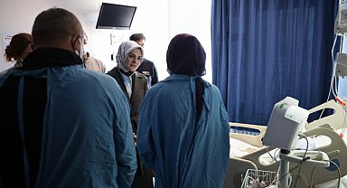 Bakan Göktaş'tan minik Tunahan'a 'geçmiş olsun' ziyareti