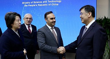 Bakan Kacır Çin'li mevkidaşlarıyla buluştu