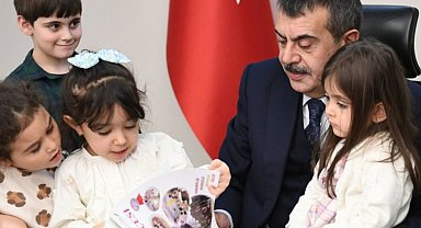 Bakan Tekin Erzurumlu öğrencileri ağırladı