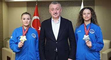 Başkan Büyükakın şampiyon kardeşlerle buluştu