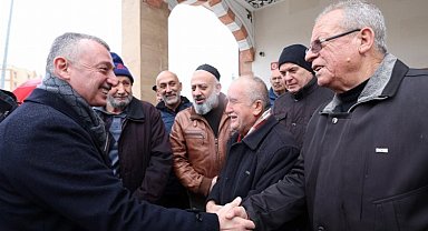 Başkan Büyükakın'dan cami cemaati ve vatandaşlarla sohbet