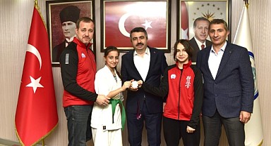 Başkan Yılmaz şampiyonları ağırladı