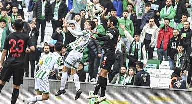 Bir saha karışıklığı da Bursa'da!