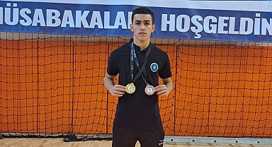 Bursa Büyükşehir Belediyesporlu Mert'ten çifte madalya