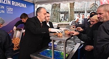 Bursa'da şehitlerin anısına lokma dağıtıldı
