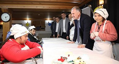 Bursa İnegöl'de 'Engelsiz Şefler' mutfakta