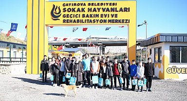 Çayırovalı öğrencilerden bakımevine ziyaret