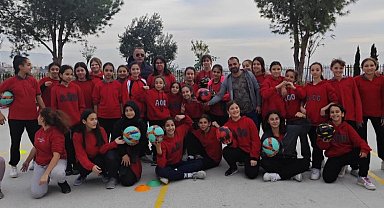 Çiğli Belediyesi'nden okullara sportif destek