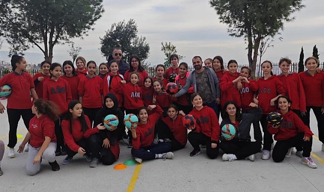 Çiğli Belediyesi'nden okullara sportif destek