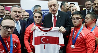 Cumhurbaşkanı Erdoğan Futsal Millî Takımı'nı kabul etti