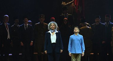 'Cumhuriyete Doğru' tiyatro oyununda Gazze mesajı