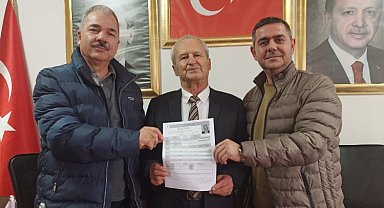 Edirne Keşan'da öğrencisine aday adaylığı formunu teslim etti