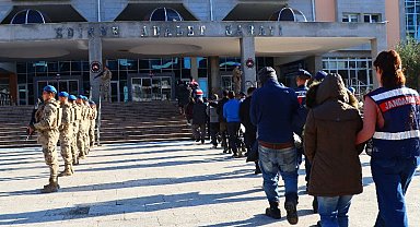 Edirne'de 12 terör suçlusu yakalandı