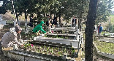 Edirne'de 25.ölüm yıldönümlerinde unutulmadılar