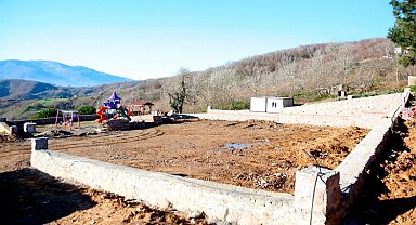 Eşme Ahmediye'ye futbol sahası