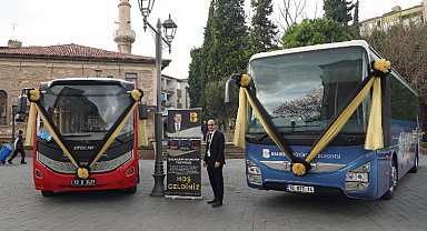 Gelin arabası gibi sergilendiler