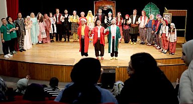 Genç tiyatrocuların Sakarya sahnesi büyük beğeni topladı