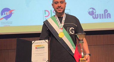 Girişimci Sepeher Moosavi'ye Dubai'den altın madalya