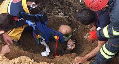 Göçükte sıkışan vatandaşı Kocaeli itfaiyesi kurtardı