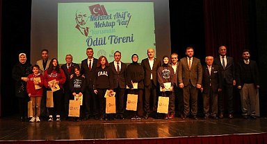 Gölcük'te öğrencilerden Akif'e mektup