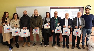 Gurbetçilerden depremzede çocuklara örgü hediye