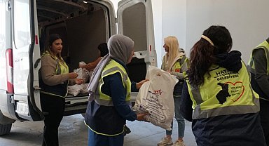 Hatay'da bağışlanan 2 ton mandalina depremzedelere ulaştırıldı