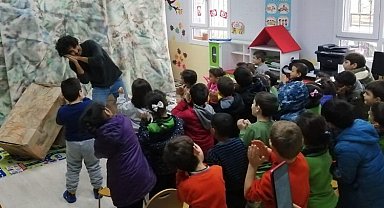 Hataylı minikler 'Karınca Kararınca' öğrenerek eğleniyor