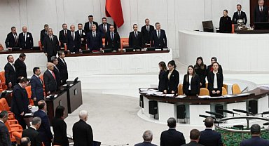 İki bakanlığın 2024 bütçeleri öncesi merhm Milletvekili Bitmez'e saygı duruşu