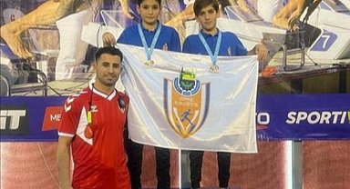 İnegöllü genç yüzücüler madalyalara kulaç attı